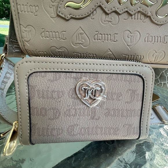 NWT- Juicy Couture Beige Tote and Wallet Set - Picture 7 of 9